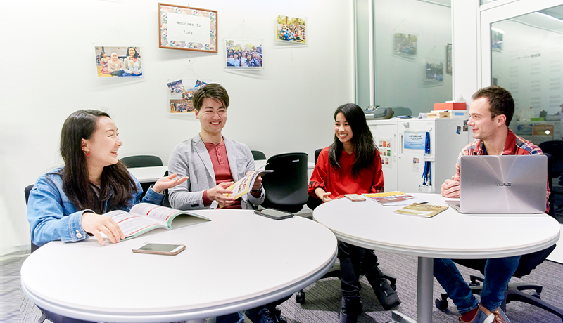 满冠足球官网 ©AFLOこの記事の画像（16枚）ファンの心をとらえ続けた「尖った役どころ」筆者が初めて門脇を知ったのは、NHKの大河ドラマ『八重の桜』（2013年）である